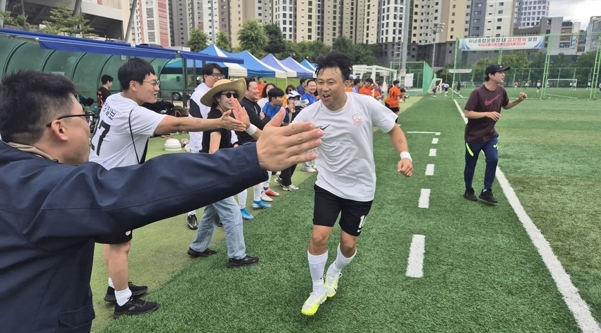'5대0, 6대0' 골 폭풍… 기협 축구대회 16강 진출팀 결정