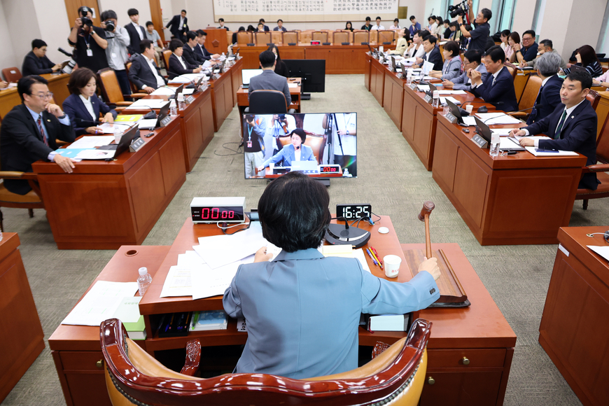 방미통위 설치법, 국민의힘 의원들 반발 속 법사위 통과
