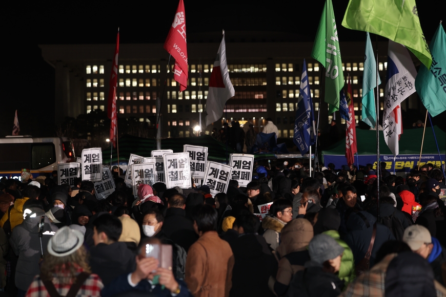 광장의 목소리를 이어가는 언론의 책임