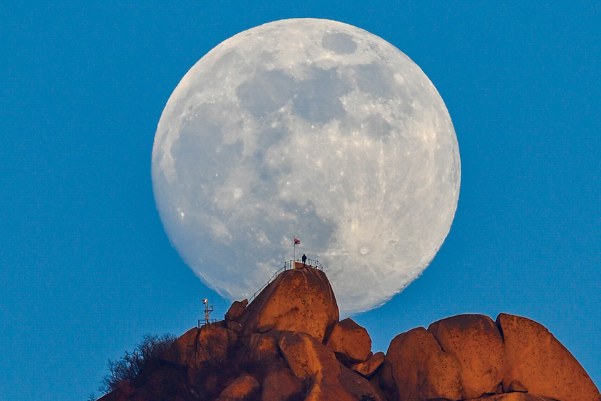 [뷰파인더 너머] (232) 새해 첫 보름달
