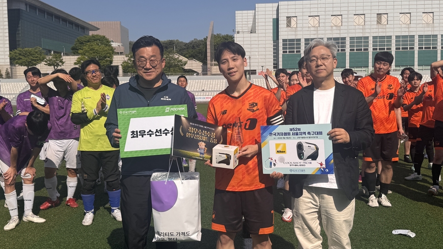 "선출이냐고요? 축구를 너무 좋아할 뿐입니다"