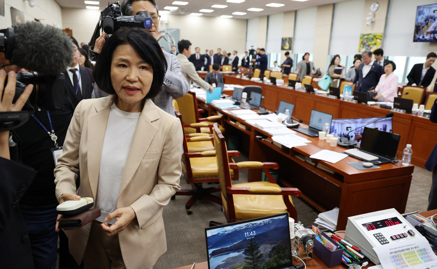과방위 또 파행… 이진숙, '5·18 토론회' 사과 요구 거부