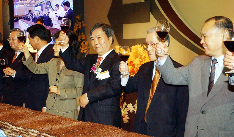 한국경제신문 창간 40주년 기념 리셉션이 12일 오후 밀레니엄 서울 힐튼호텔에서 열렸다.
