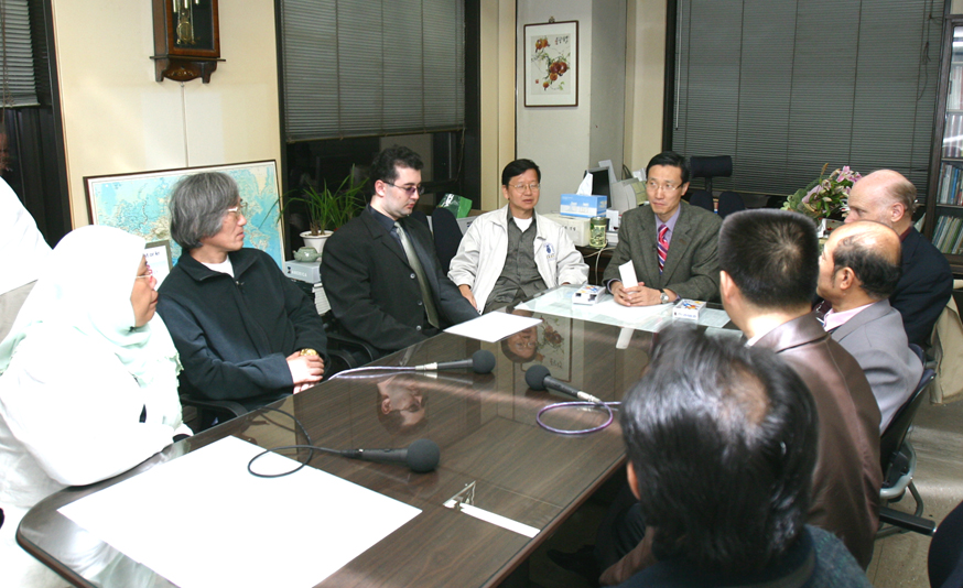 각국 언론단체 대표들이 AJA 창립 의미와 발전전략 등에 대한 토론을 하고 있다.
