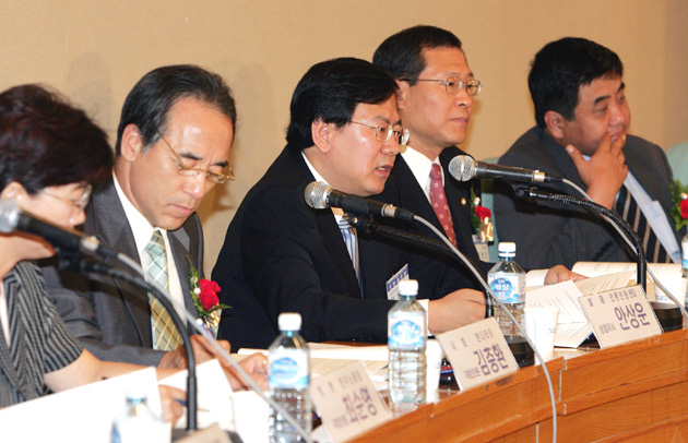 지난 8월 국회 의원회관에서 열린 언론개혁 입법안 마련을 위한 토론회.(사진=연합뉴스)