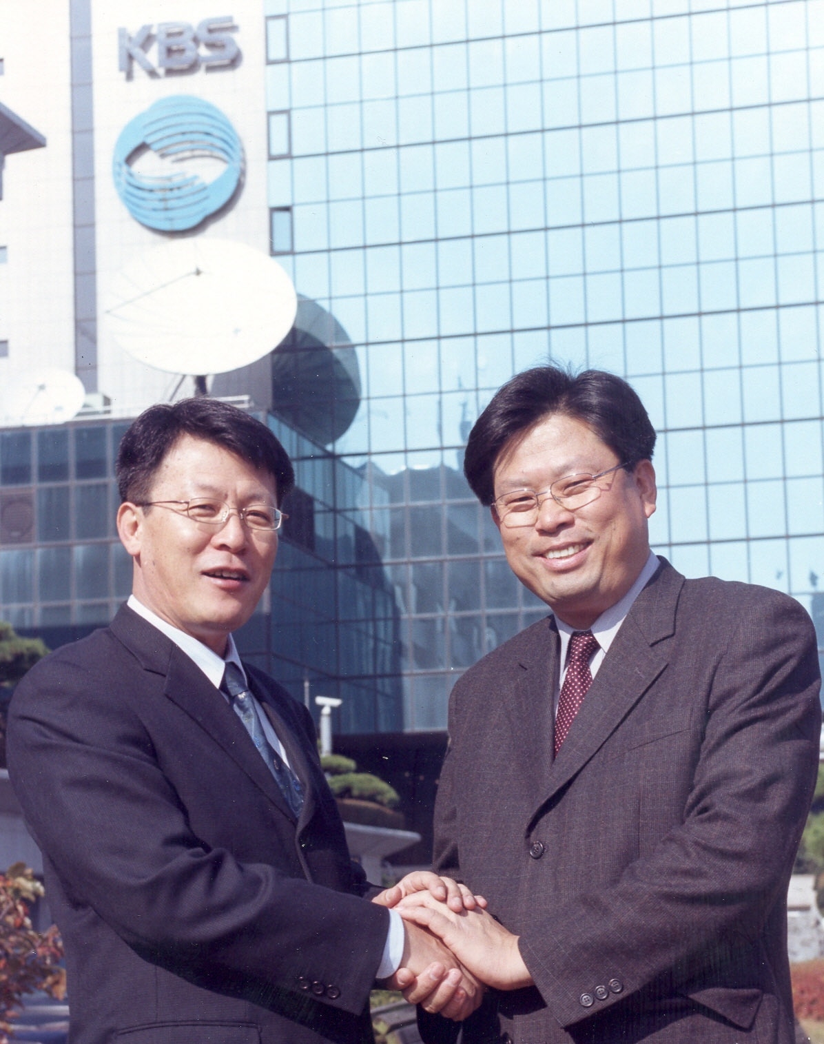 KBS 노조 선거에서 당선된 진종철 후보(사진 왼쪽)와 허종환 후보.