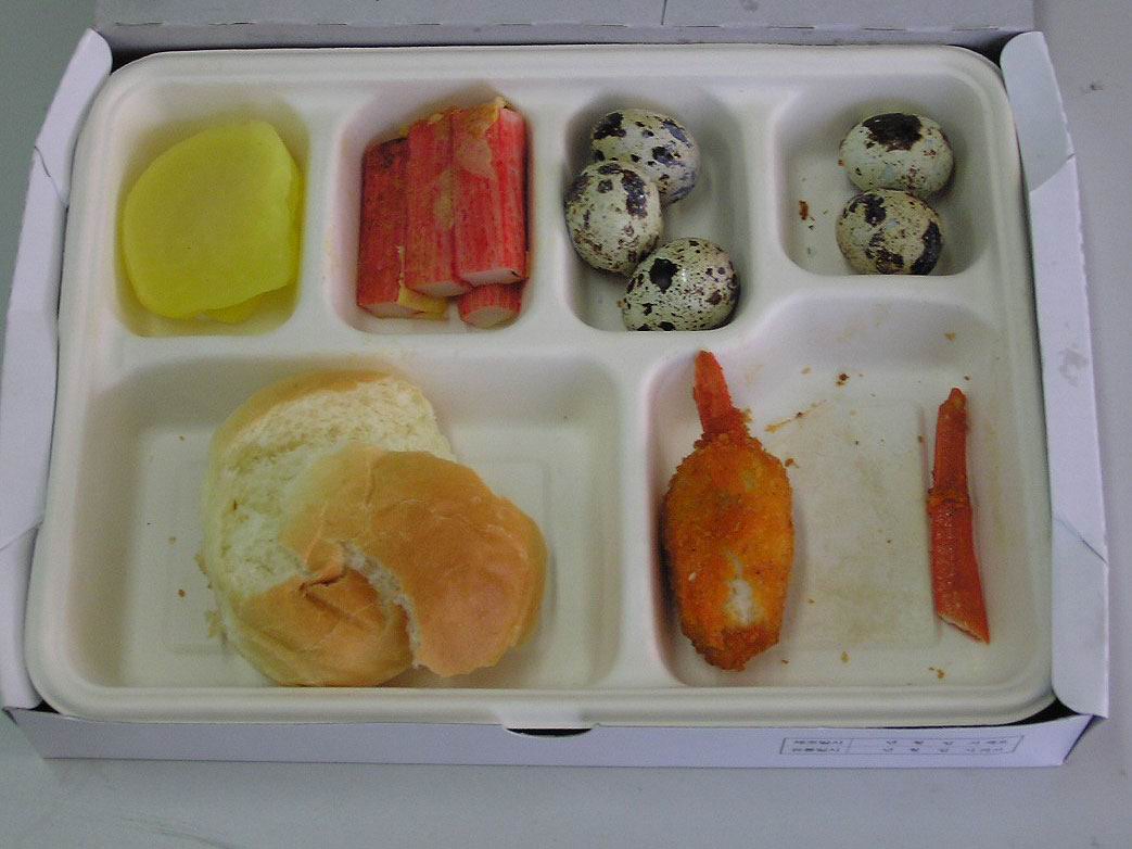 결식아동들에게 제공된 불량도시락