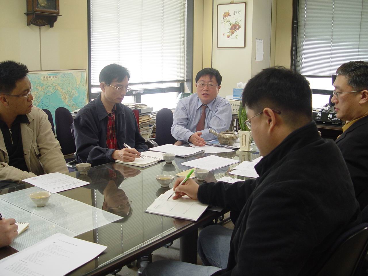 스포츠신문 TFT 첫 회의 장면.