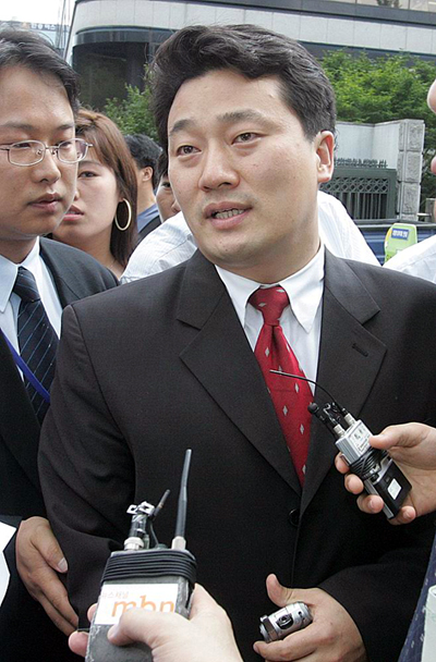 참고인 소환조사를 위해 서울중앙지검에 도착한 MBC 이상호 기자.