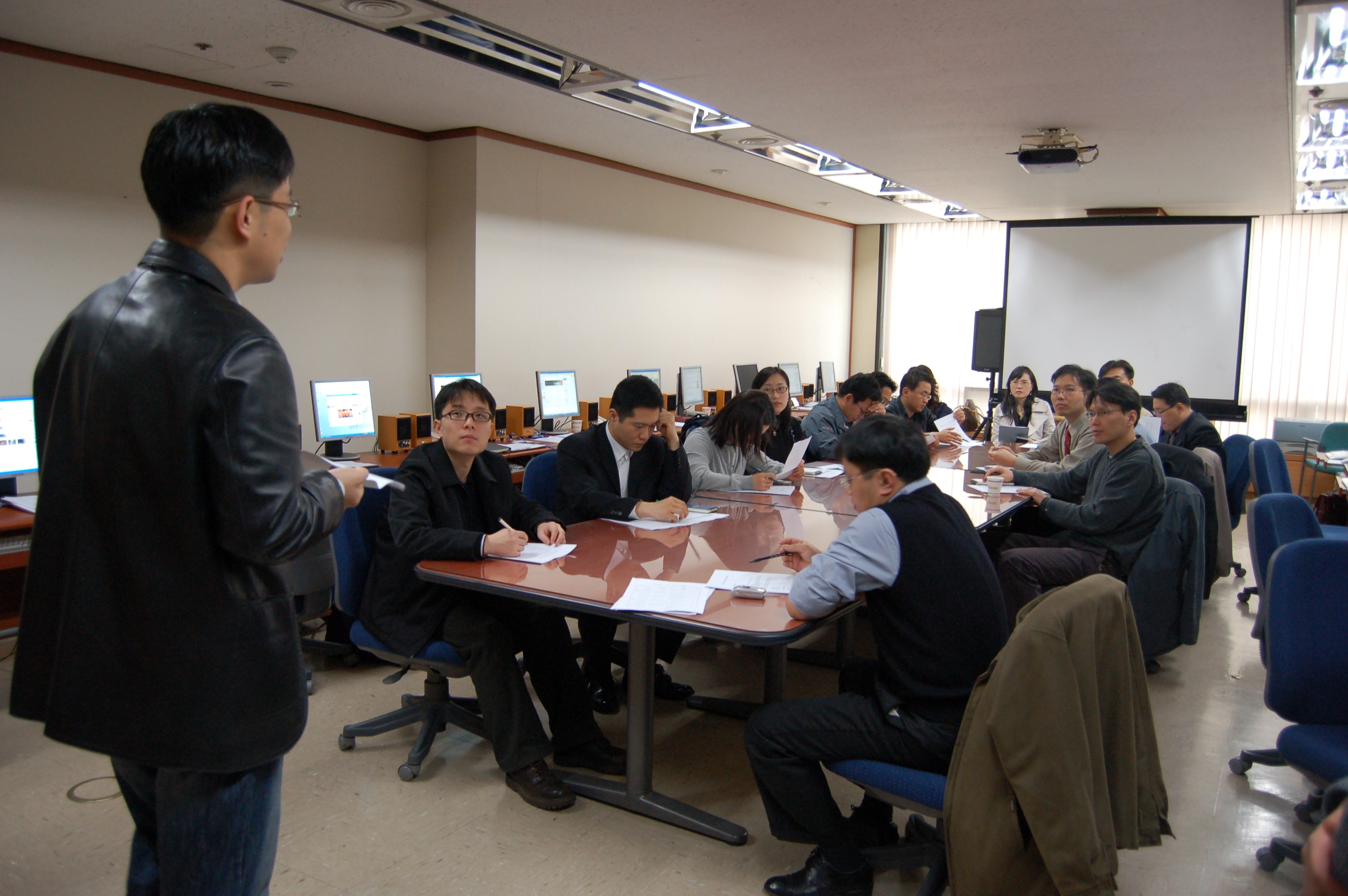 22일 '전자정보공개청구 실무' 수업이 진행되는 장면