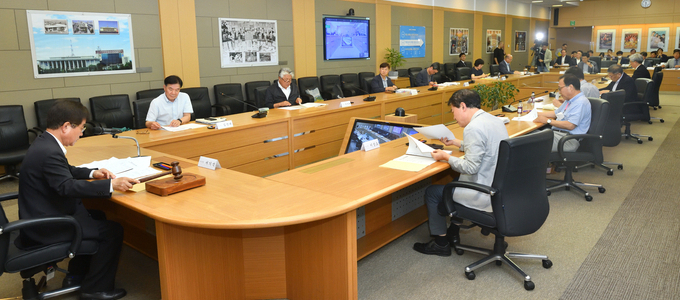 KBS 이사회 '박장범 임명 취소' 공방 끝 결정 미뤄